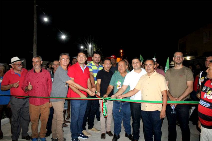 Prefeitura de Castelo entrega novo calçamento do bairro Mutirão
